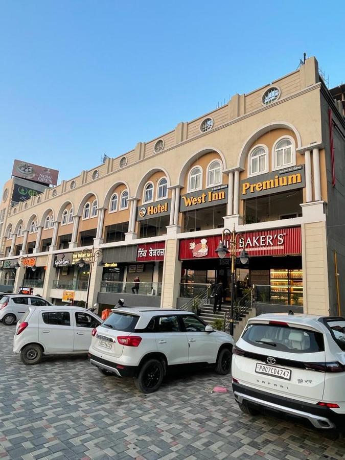 Hotel West Inn Premium Kharar Exterior foto